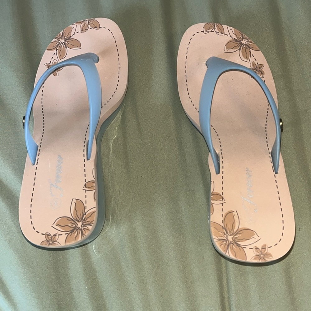 Super cute thong heels worn once